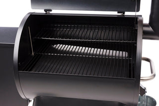 TRAEGER PRO 22 Blue turi dviejų aukštų porcelianu dengtų grotelių sistemą