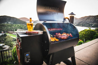 TRAEGER PRO 22 Blue talpina didelį kiekį maisto - jame iškepsite 4 vištas / 5 šonkaulių juostas / 24 mėsainius